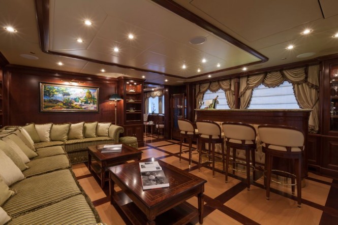 Superyacht PRIDE -  Skylounge